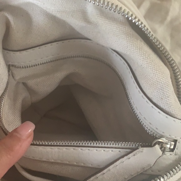 Michael Kors ivory pebbled leather, hobo with front pockets .  mint condition - Picture 7 of 13